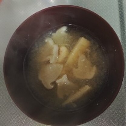 くっくこさん♪大根のお味噌汁朝食にいただきました(*^-^*)大根を味噌汁にするとあまみがあってとても美味しかったです♡素敵な水曜日を～